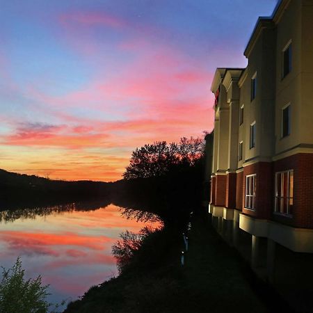 Hampton Inn Owego Exterior photo