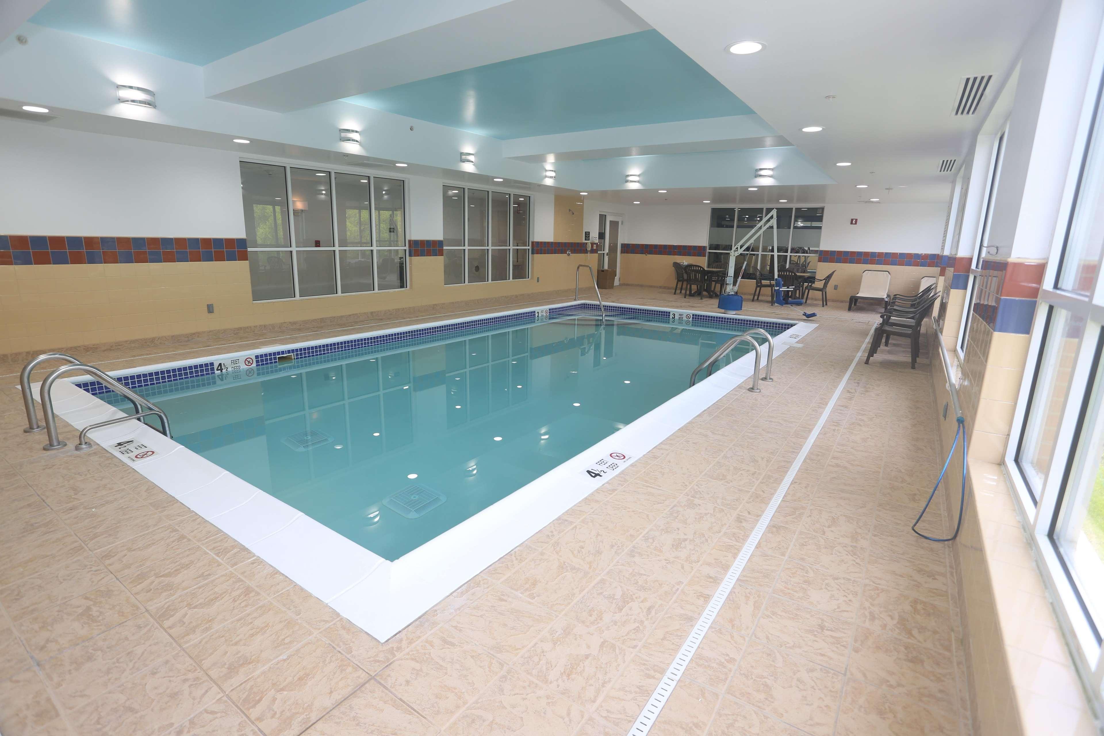Hampton Inn Owego Exterior photo