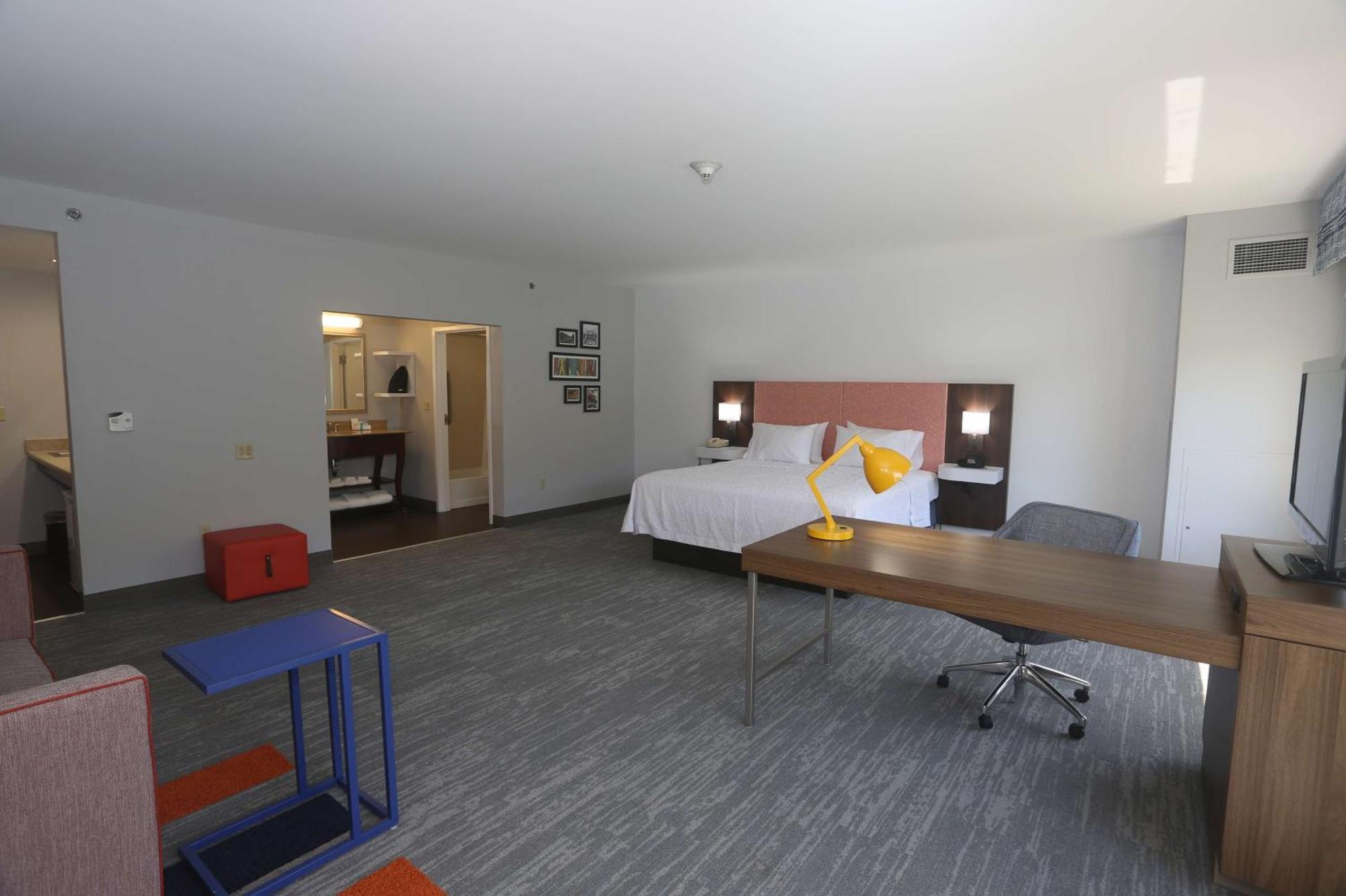 Hampton Inn Owego Exterior photo