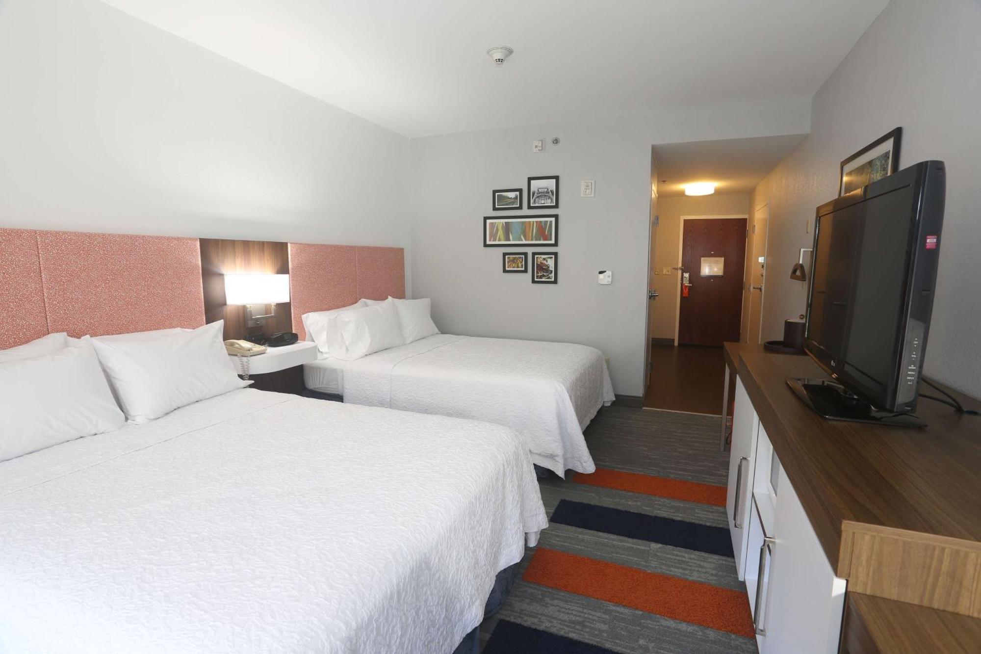 Hampton Inn Owego Exterior photo